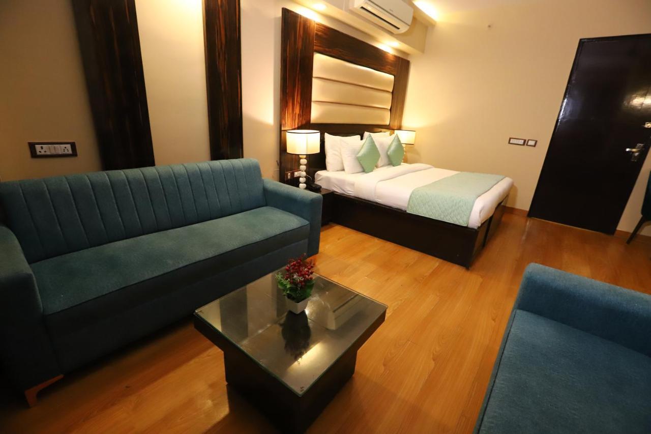 The Palm Spring A Boutique Hotel Naraina New Delhi Luaran gambar