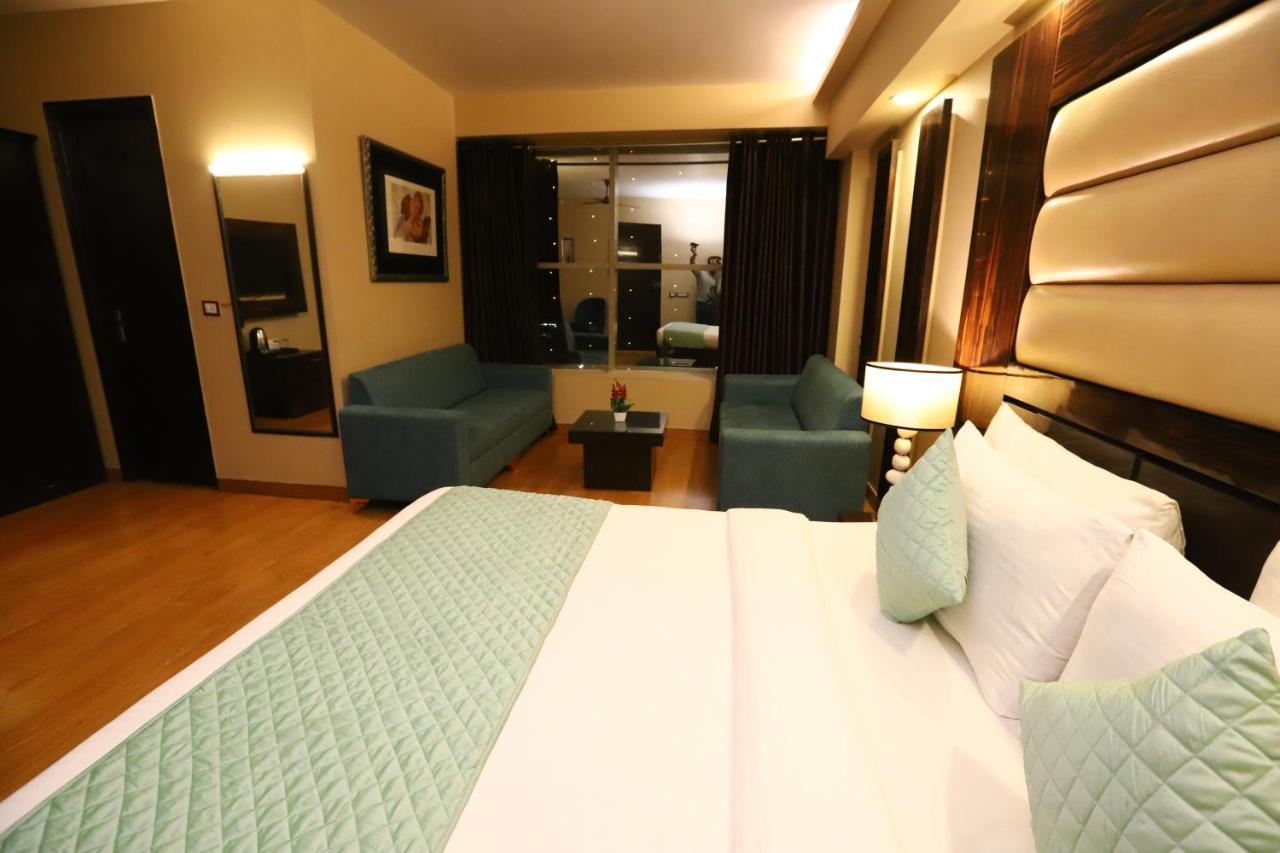 The Palm Spring A Boutique Hotel Naraina New Delhi Luaran gambar